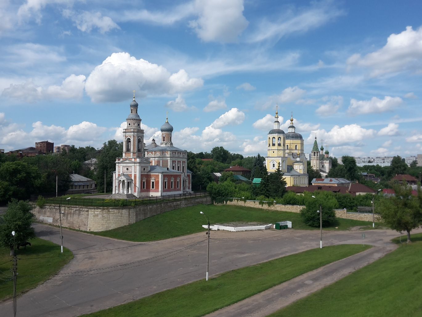 Туристам по Подмосковью: Город «С». Павлины, деревянное кружево и художественные сокровища