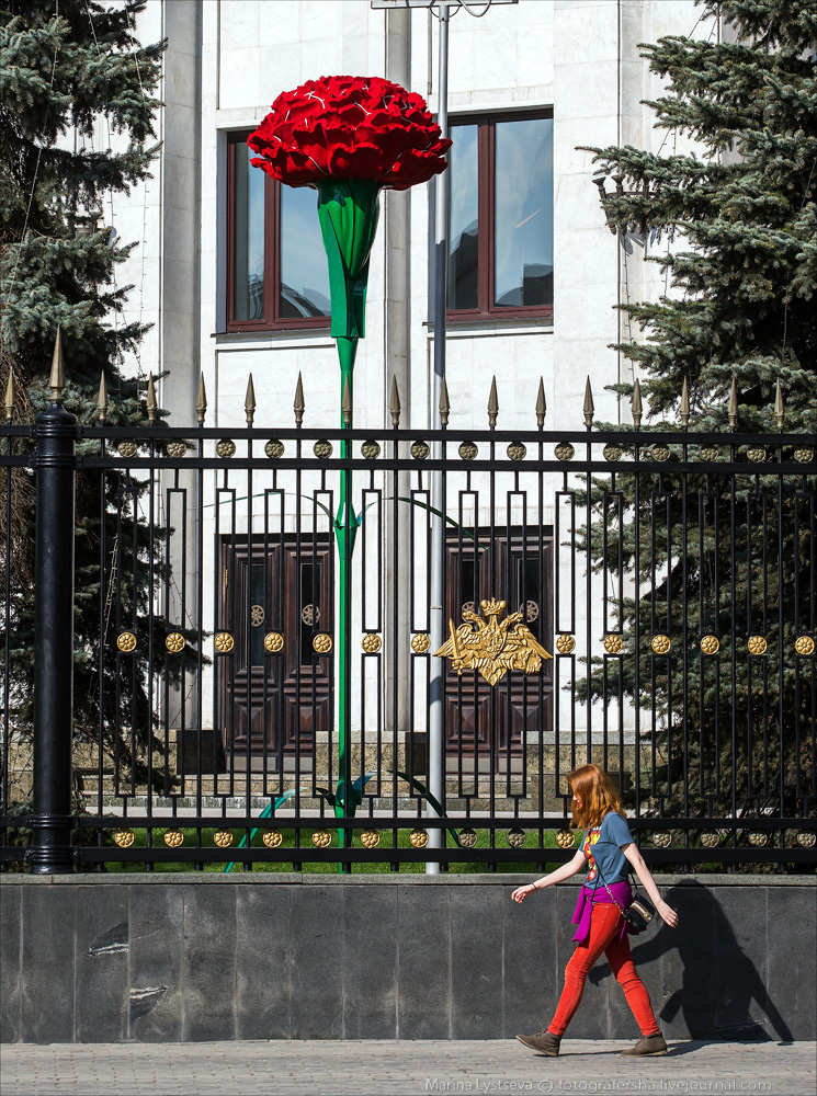 Москву украшают ко Дню Победы