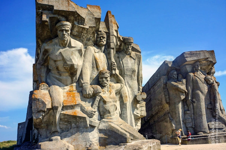 Республика Крым. Керчь. Памятник партизанам Аджимушкайских каменоломен. Фото: Игорь Стомахин / Strana.ru. Strana.Ru