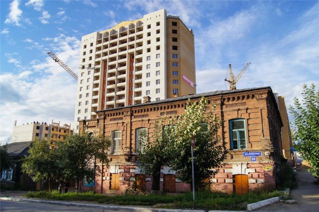 Соседство старого и нового