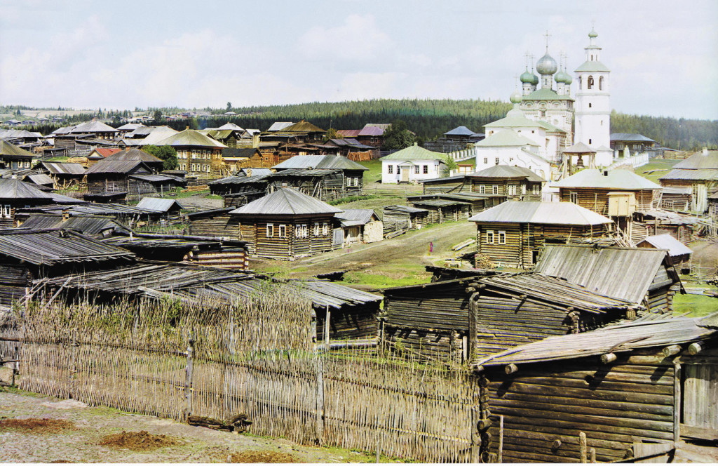 Вид с юго-запада на среднюю часть села Ныроб. 1910 г. С тех пор тут многое изменилось, но церкви по-прежнему радуют глаз приезжающих туристов. Пермский край. 