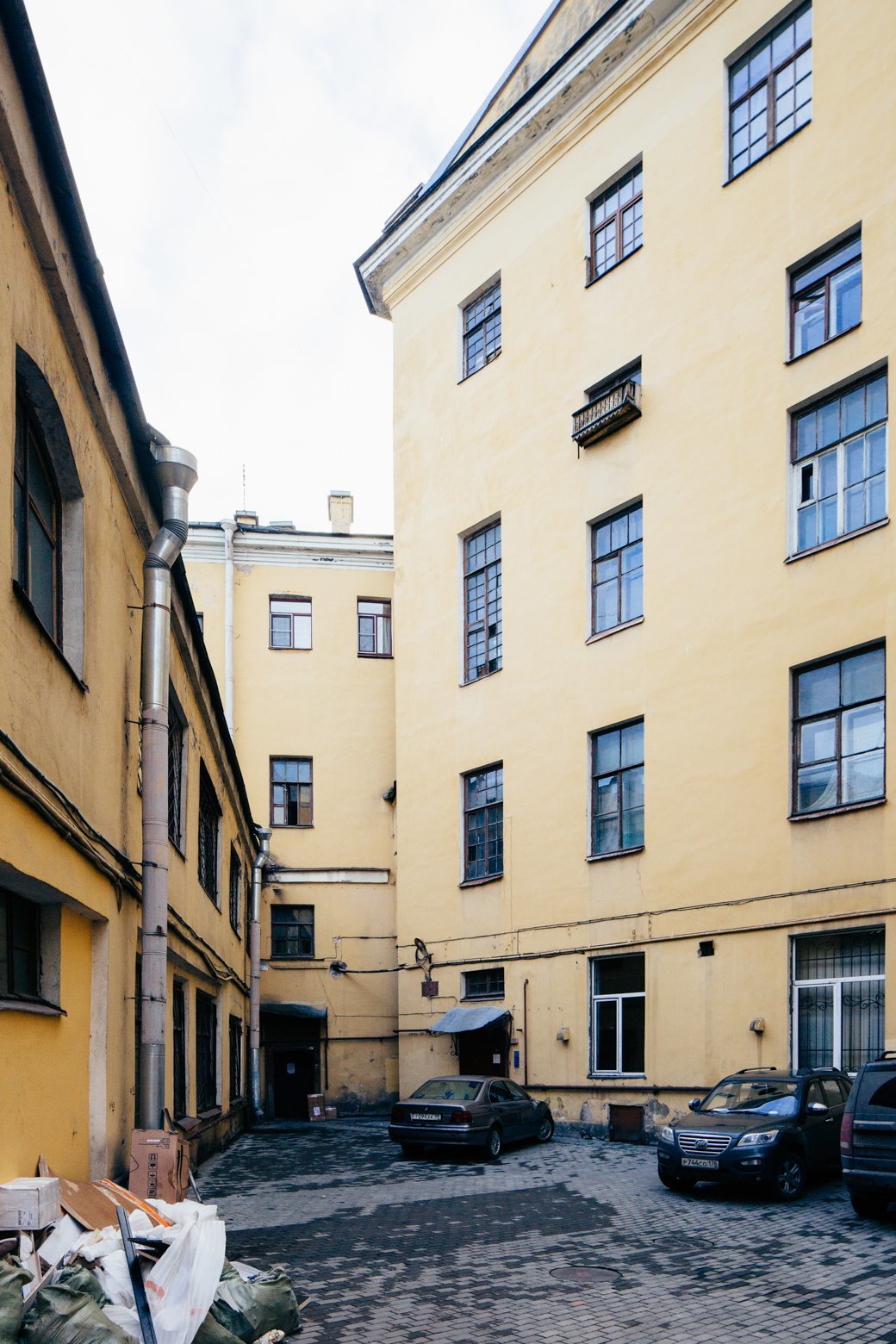 Самые удивительные дворы Петербурга. Изображение № 22.
