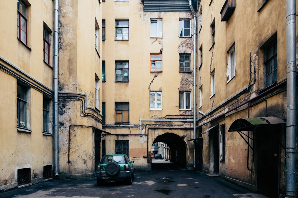 Самые удивительные дворы Петербурга. Изображение № 2.