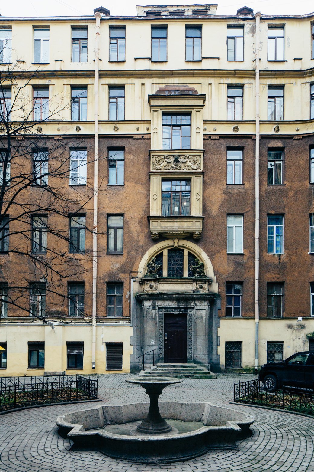Самые удивительные дворы Петербурга. Изображение № 14.
