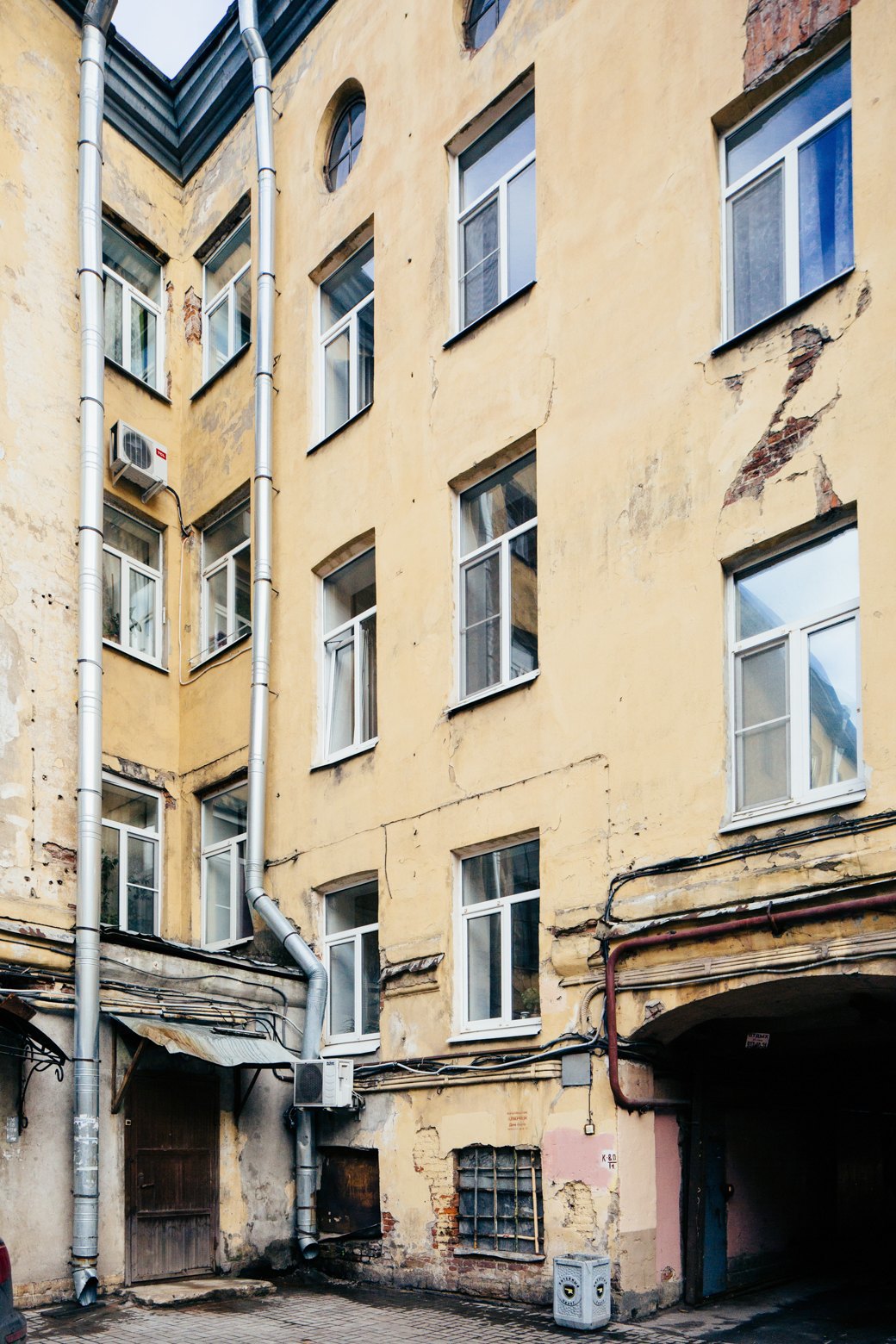 Самые удивительные дворы Петербурга. Изображение № 24.