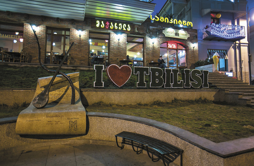 I love Tbilisi! Путешествовать по этому городу легко и приятно, будто он создан специально для путешественников.