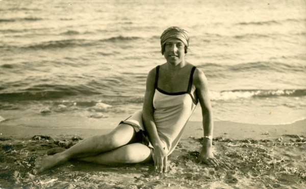 евпаторийская купальщица (1927)
