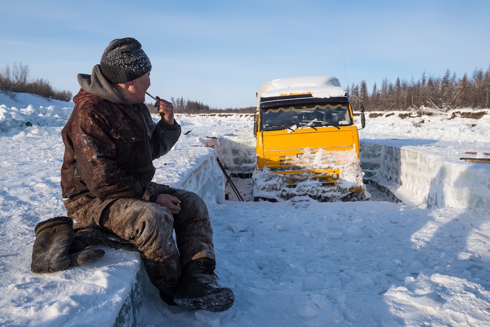 Два месяца водитель не видел своей семьи.