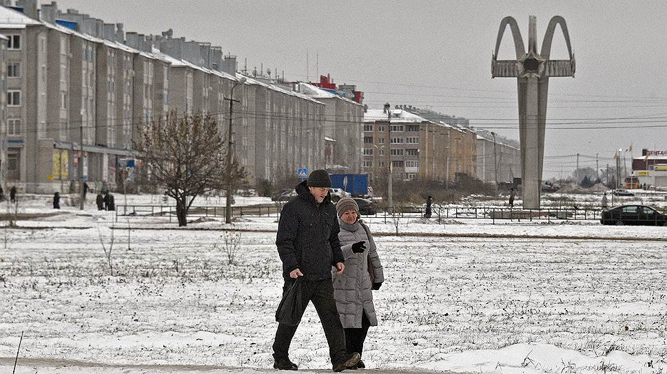 Котлашане говорят, что район пустеет: за последние пять лет из Архангельской области уехало более 300 тыс. человек, поэтому профессионалов в городе все меньше