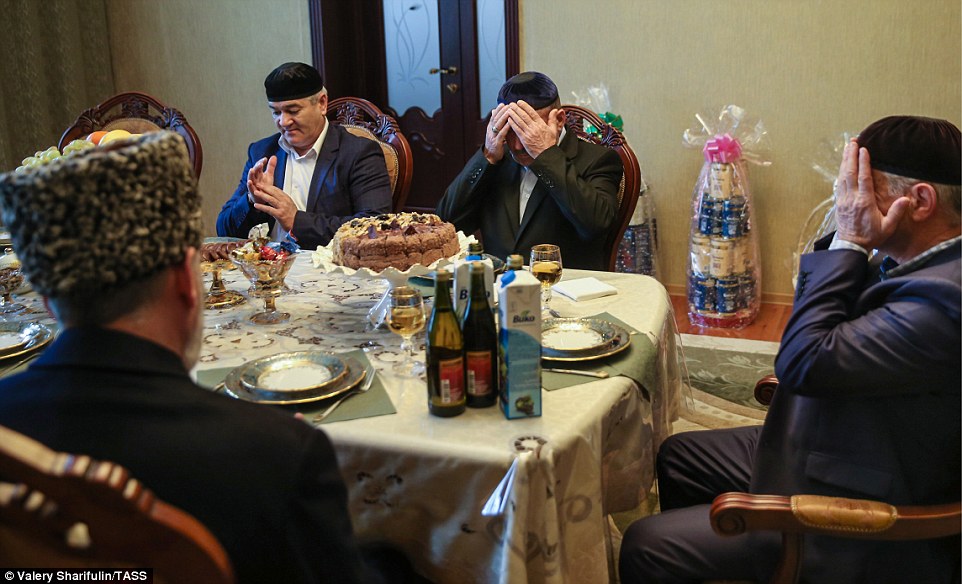 Как выглядит традиционная чеченская свадьба в Грозном