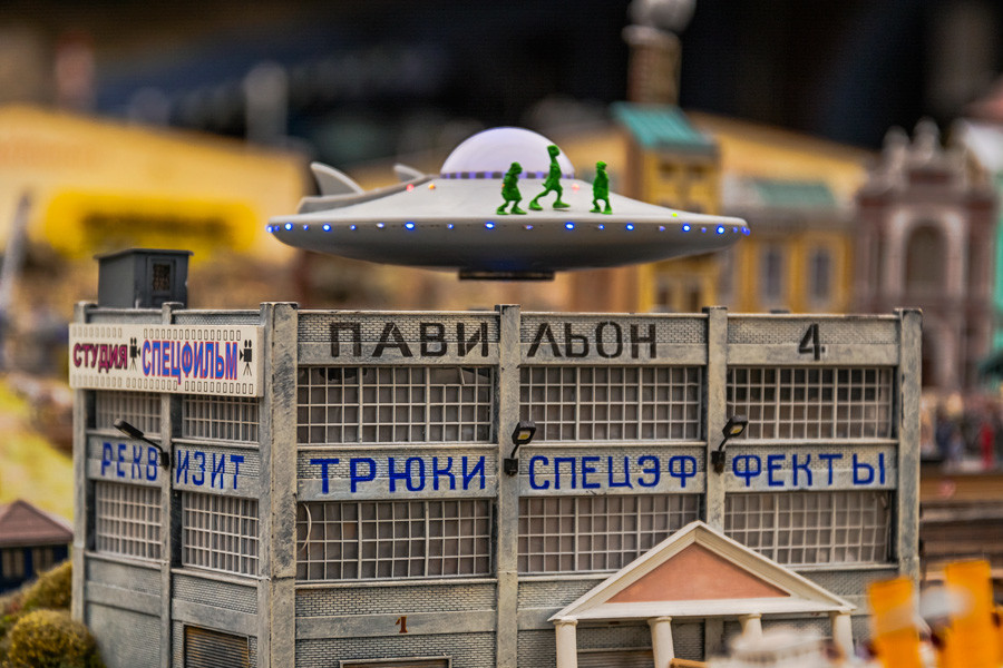 Потрясающий макет русской жизни