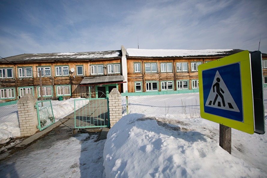 Школа. В большинстве классов учится по одному ребенку