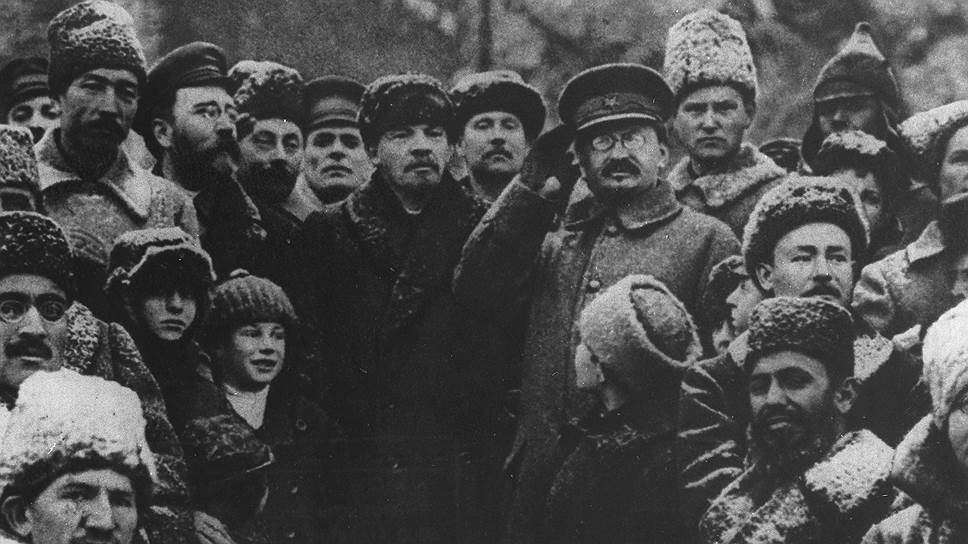 Ленин и Троцкий (справа) на торжествах по случаю трехлетия революции. Соратниками они стали не сразу 