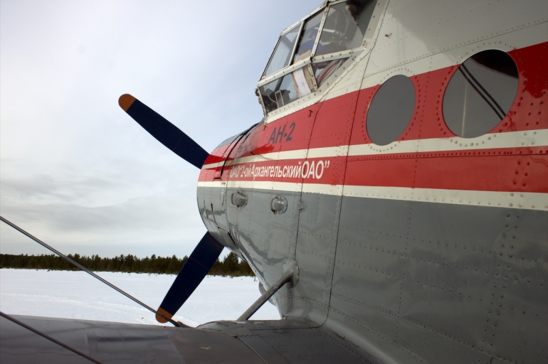 Архангельская область. Самолет АН-2 по дороге в Летнюю Золотицу. Фото: Ксения Корыстова. Strana.Ru