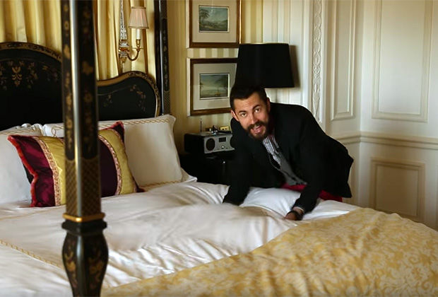 Бедняков исследует номер в Savoy стоимостью 25 тысяч фунтов в сутки