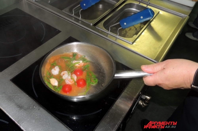По возможности Кармело Инзирилло использует в своих блюдах местные продукты, но не все устраивают его по качеству.