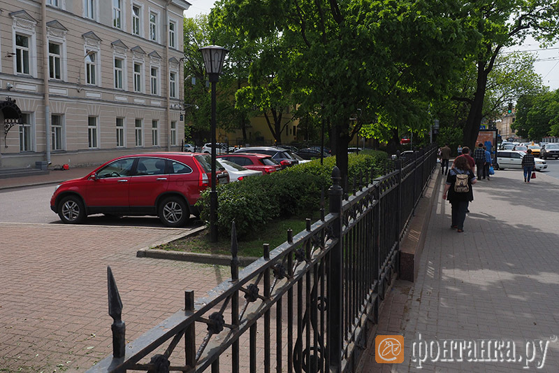 Загородный, 54, Центробанк