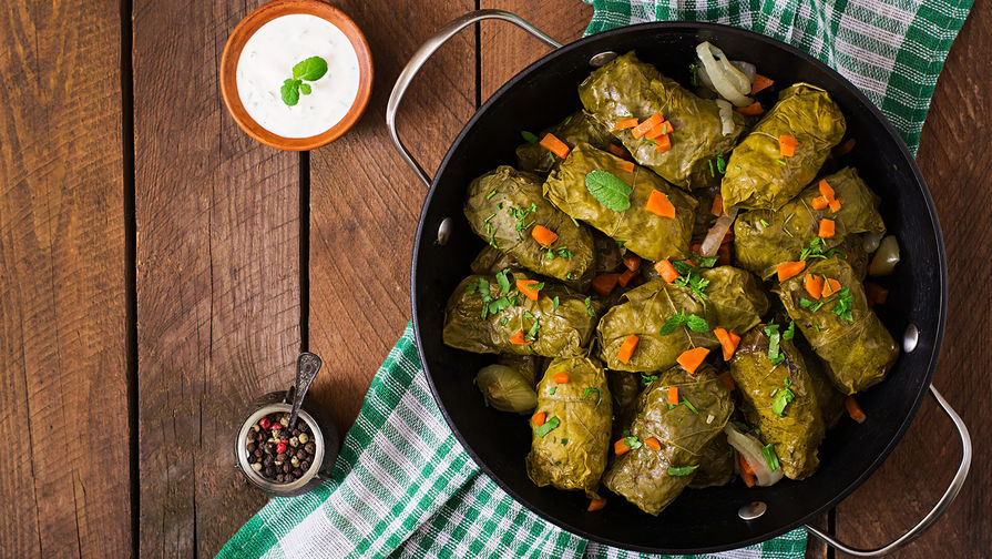 Долма: измельченное мясо, завернутое в виноградные листья