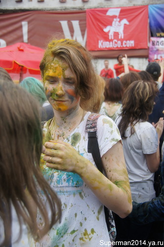 Фестиваль красок холи в Измайловском кремле