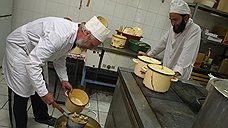 Ужин готовится на всех — и на монахов, и на трудников