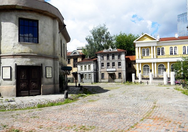 film-city-decorations-russia-2