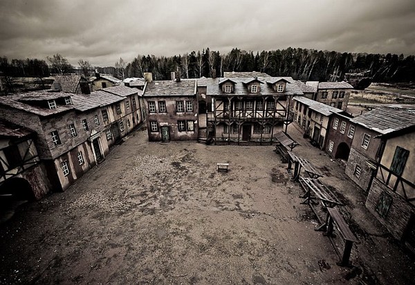 film-city-decorations-russia-7