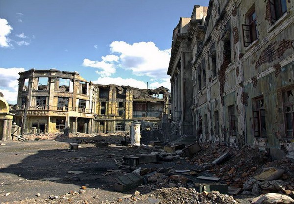 film-city-decorations-russia-11