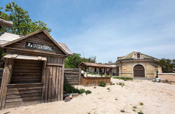 film-city-decorations-russia-13