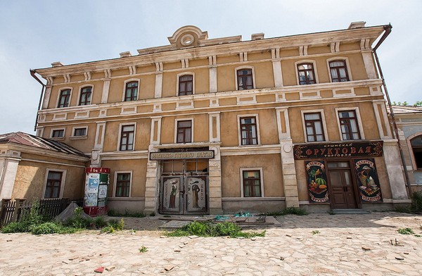 film-city-decorations-russia-14
