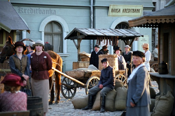 film-city-decorations-russia-18