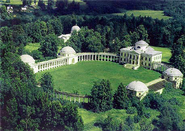 Вид на усадьбу Знаменское-Раек, Тверская область. Источник: Wikimedia Commons