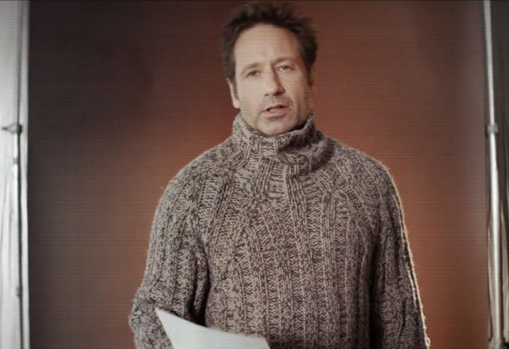 Актер примерил классический советский шерстяной свитер с начесом