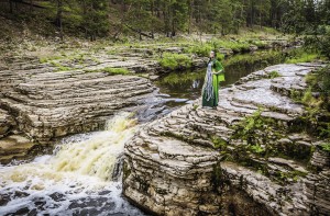 Водопады Курулуур – популярное место летнего отдыха жителей Якутска. Родники бурлят прямо среди известковых скал...