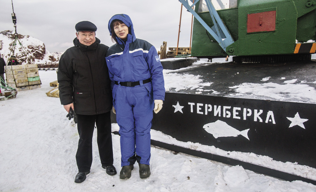 Две легенды Териберки: мать десятерых детей крановщица Татьяна и опальный руководитель администрации, в прошлом капитан судна «Электрон» Валерий Яранцев, который приехал специально на премьеру фильма.