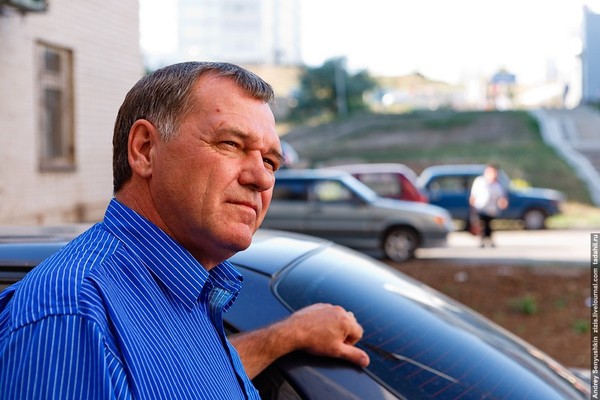 Позвольте познакомить вас с Альбертом Павловичем. Он приехал в Поляны в 25-ти летнем возрасте и практически сразу стал директором пищеблока на стройке АЭС. Как говорит, “наверно, потому что готовлю вкусно”. Он многое рассказал и про строительство, и про то, что здесь было потом. Как после московских зарплат в конце 80-х люди остались ни с чем в начале 90-х.
