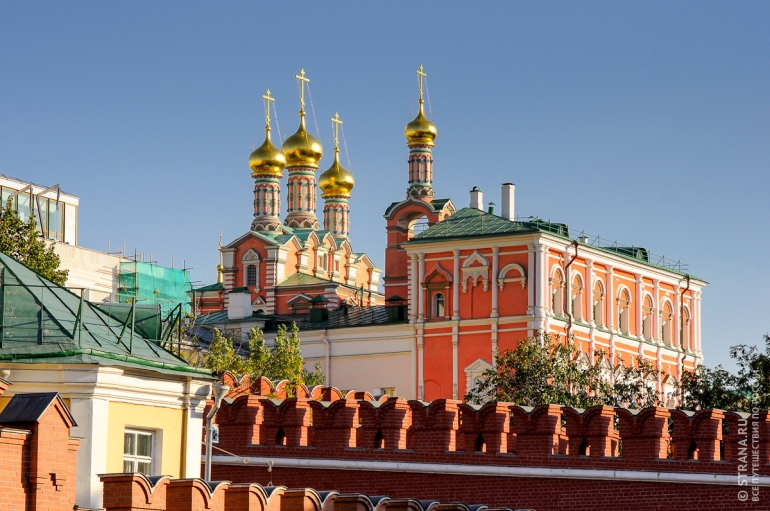 Потешный дворец и домовая церковь Похвалы Богородицы. Фото: Евгений Птушка/Strana.ru. Strana.Ru